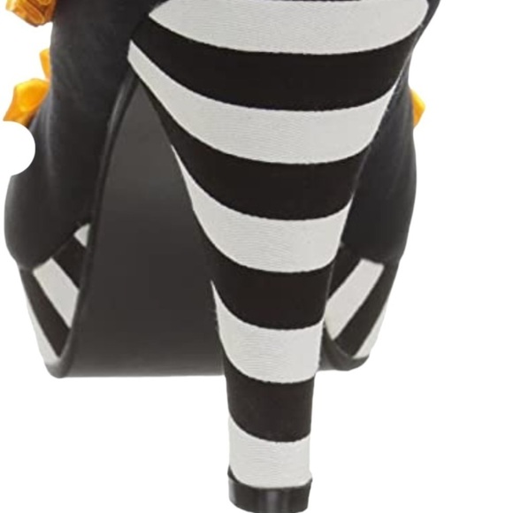 NWOB Ellie Skull Flower Costume Pumps Size 7 - Picture 5 of 12